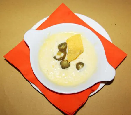 Queso Fondito y Jalapenos