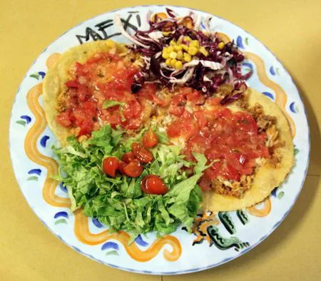 Panuchos de Tinga
